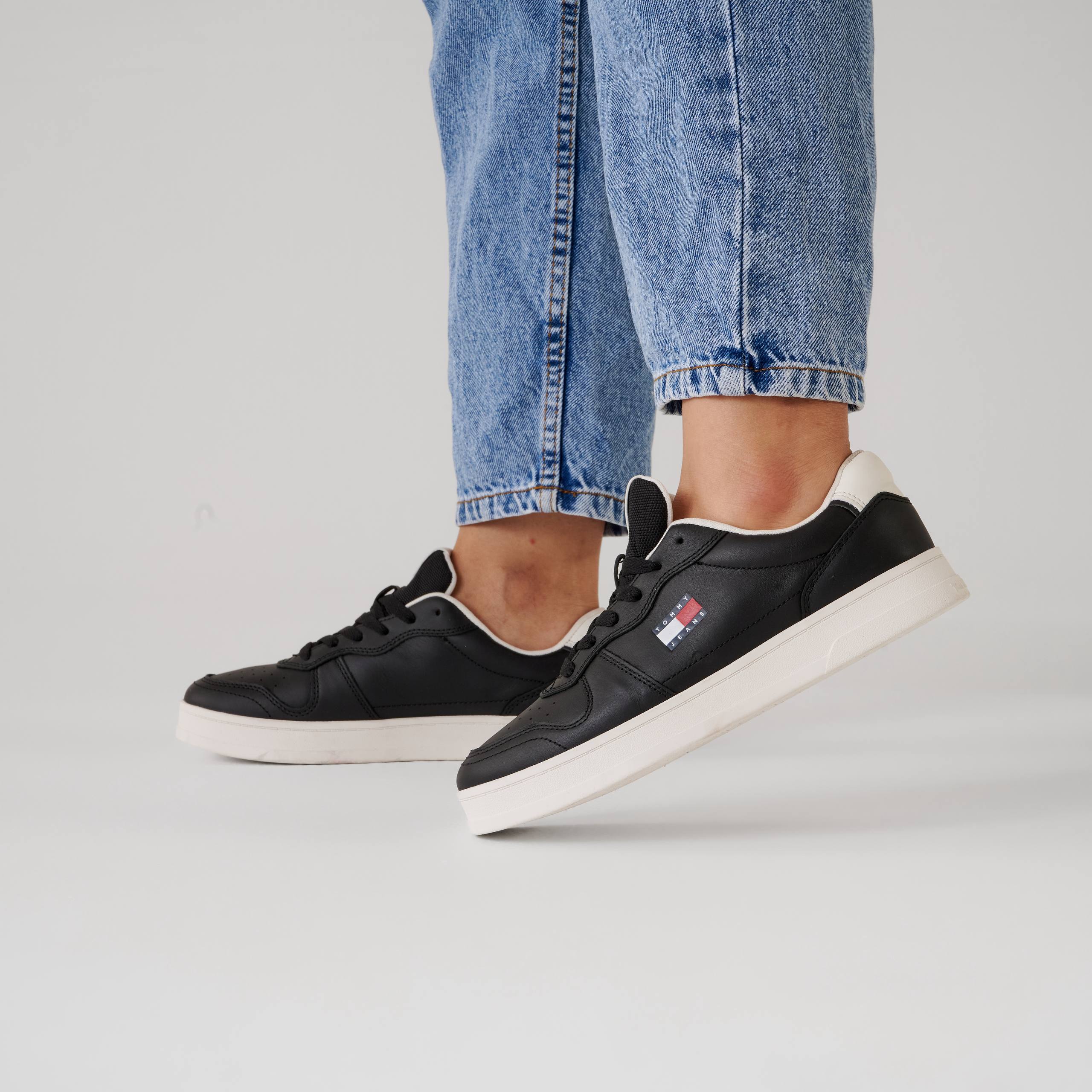 Tommy Hilfiger flat