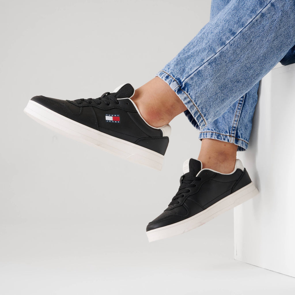 Tommy Hilfiger flat