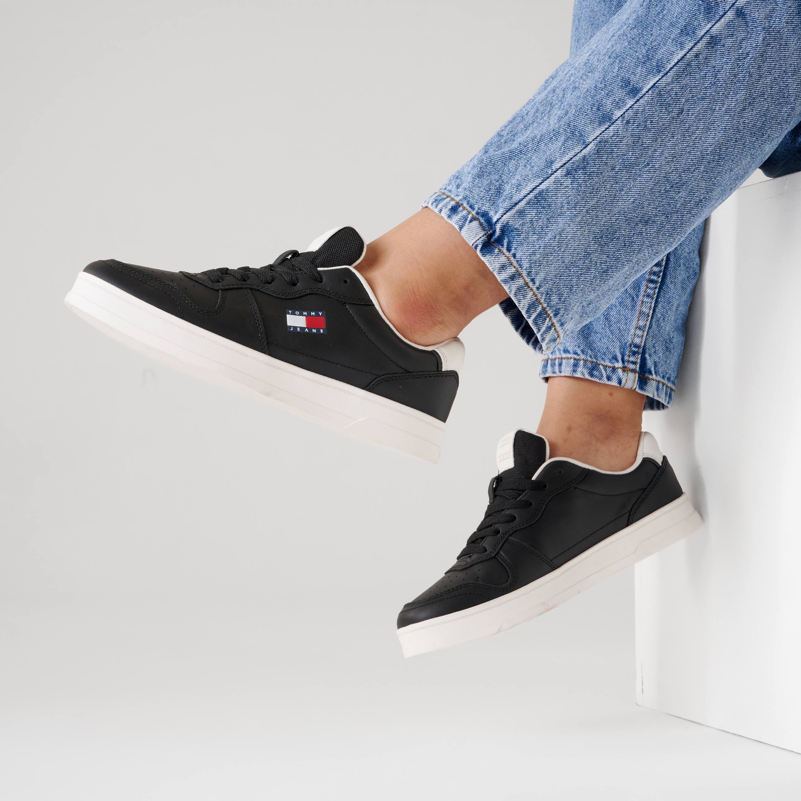 Tommy Hilfiger flat